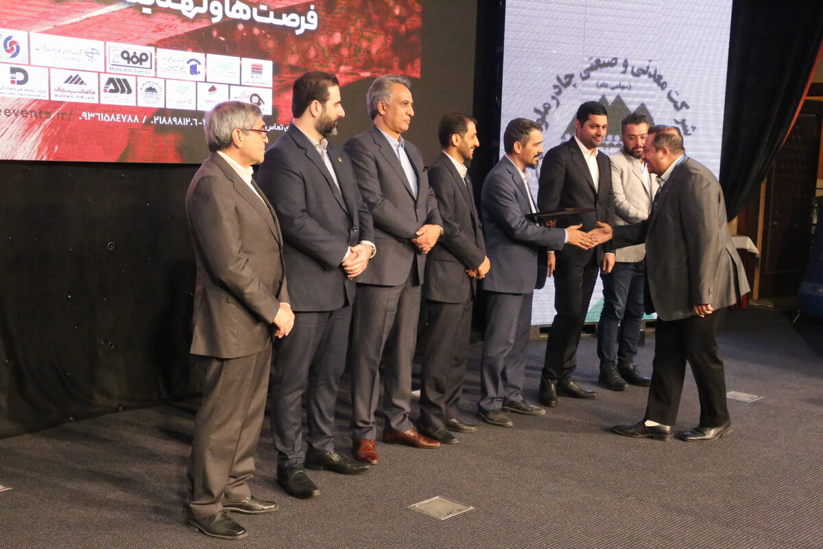 جایزه مرد سال فولاد به مدیرعامل شرکت «فکورصنعت» تعلق گرفت