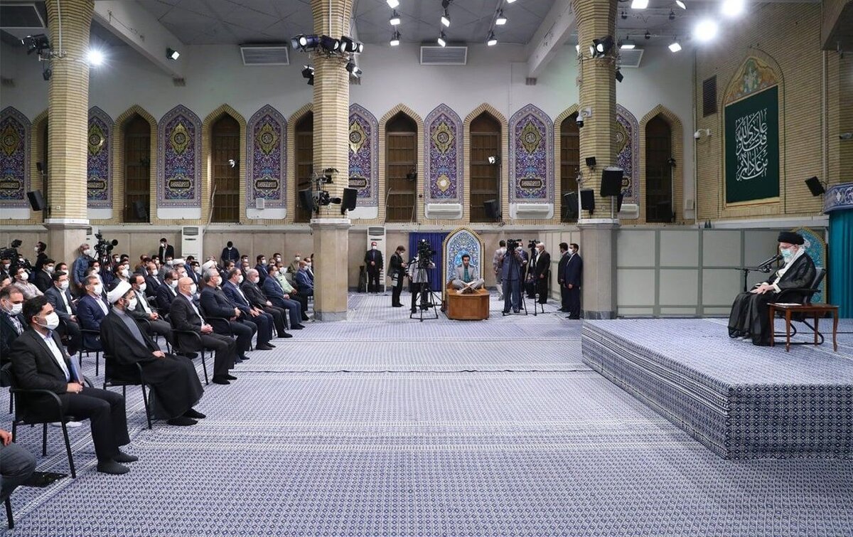 جوانان نخبه هر کجا که باشند امید خلق می کنند/نگذارید نخبه از دانشگاه مأیوس بشود