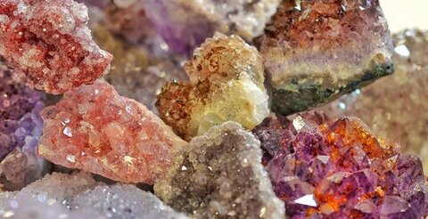 عملیات اکتشافی گوهرسنگ در ۱۱ استان/ برگزاری نخستین مسابقات ملی آزاد مهارت گوهرتراشی گوهر سنگ