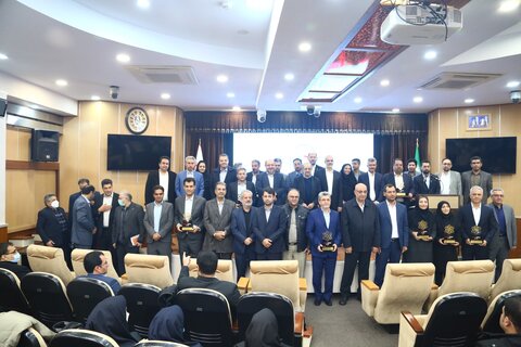 از شرکت های برتر ایمیدرو در حوزه HSE تقدیر به عمل آمد تقدیر از شرکت های برتر ایمیدرو در حوزه HSE