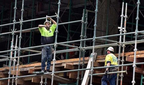 دست تامین اجتماعی برای بیمه کارگران ساختمانی با مصوبه مجلس باز شد/ حذف سهمیهبندیها کارگر ساختمانی
