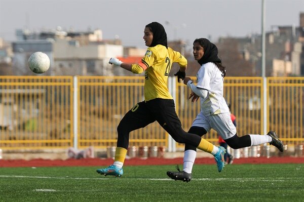 دختران سپاهان رقیب‌شان را ده‌تایی کردند