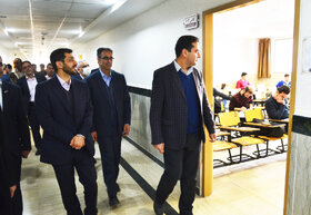 بازدید مدیرعامل فولاد مبارکه از فرایند آزمون استخدامی این شرکت