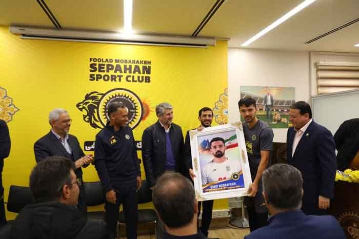 حضور مدیران عامل فولاد مبارکه در باشگاه سپاهان/ تقدیر از ستارههای سپاهان در جامجهانی