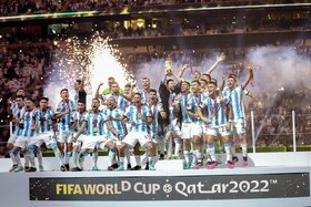 عکس جدید مسی و فاتحان جام جهانی ۲۰۲۲ در بازگشت به آرژانتین