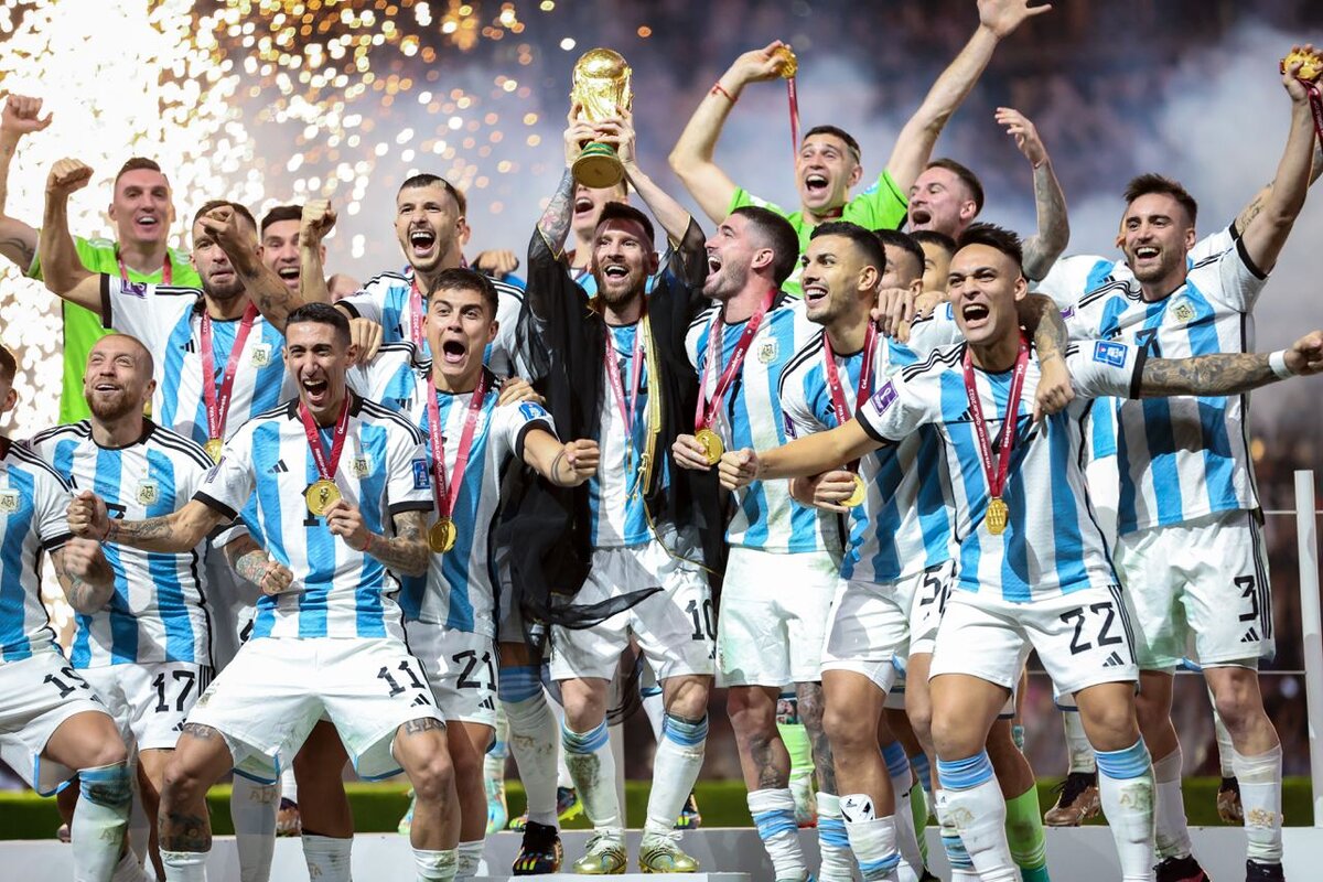 تصاویری خاص از جشن قهرمانی آرژانتین/ خانواده مسی هم آمدند