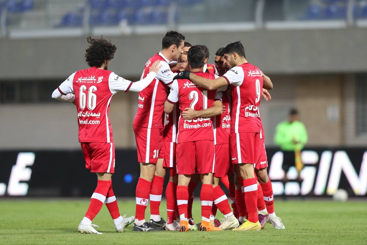 پرسپولیس در سیرجان پیروز شد و به صدر برگشت