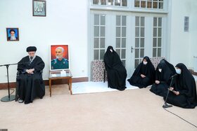 دیدار رهبر انقلاب اسلامی با خانواده و اعضای ستاد بزرگداشت سردار سلیمانی