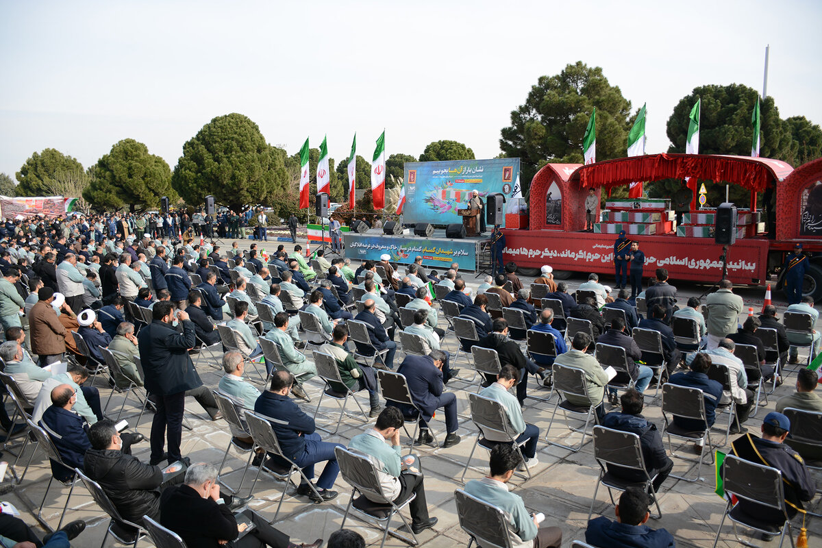 کارکنان فولاد مبارکه در خط مقدم جنگ اقتصادی هستند