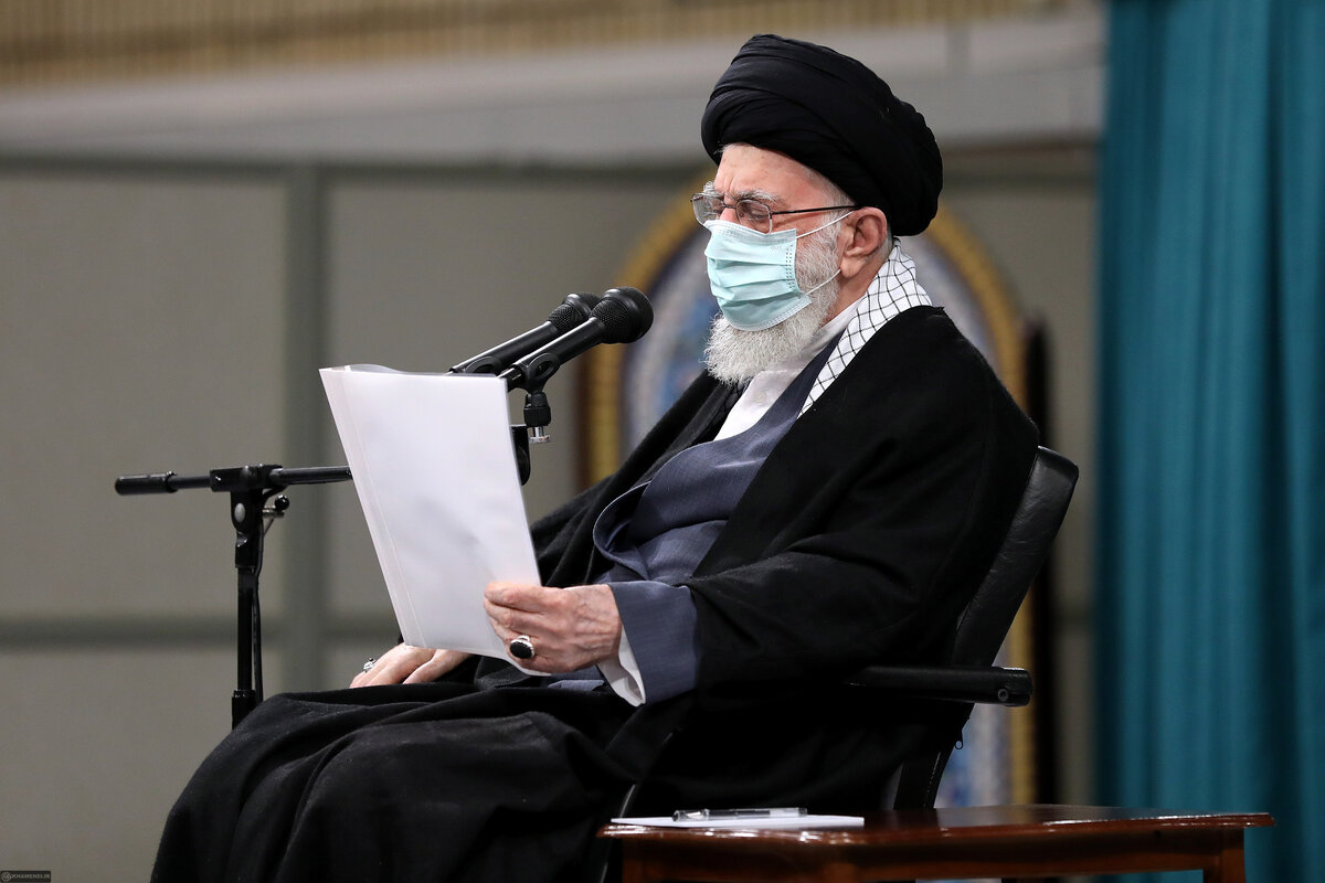 رهبر انقلاب: در مسأله زن موضع ما در قبال مدعیان ریاکار غربی، مطالبه است