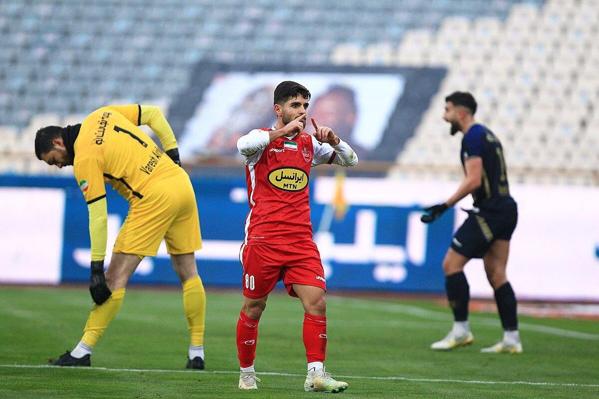 خلاصه بازی پرسپولیس – نساجی/ دبل عمری و اسماعیلی‌فر