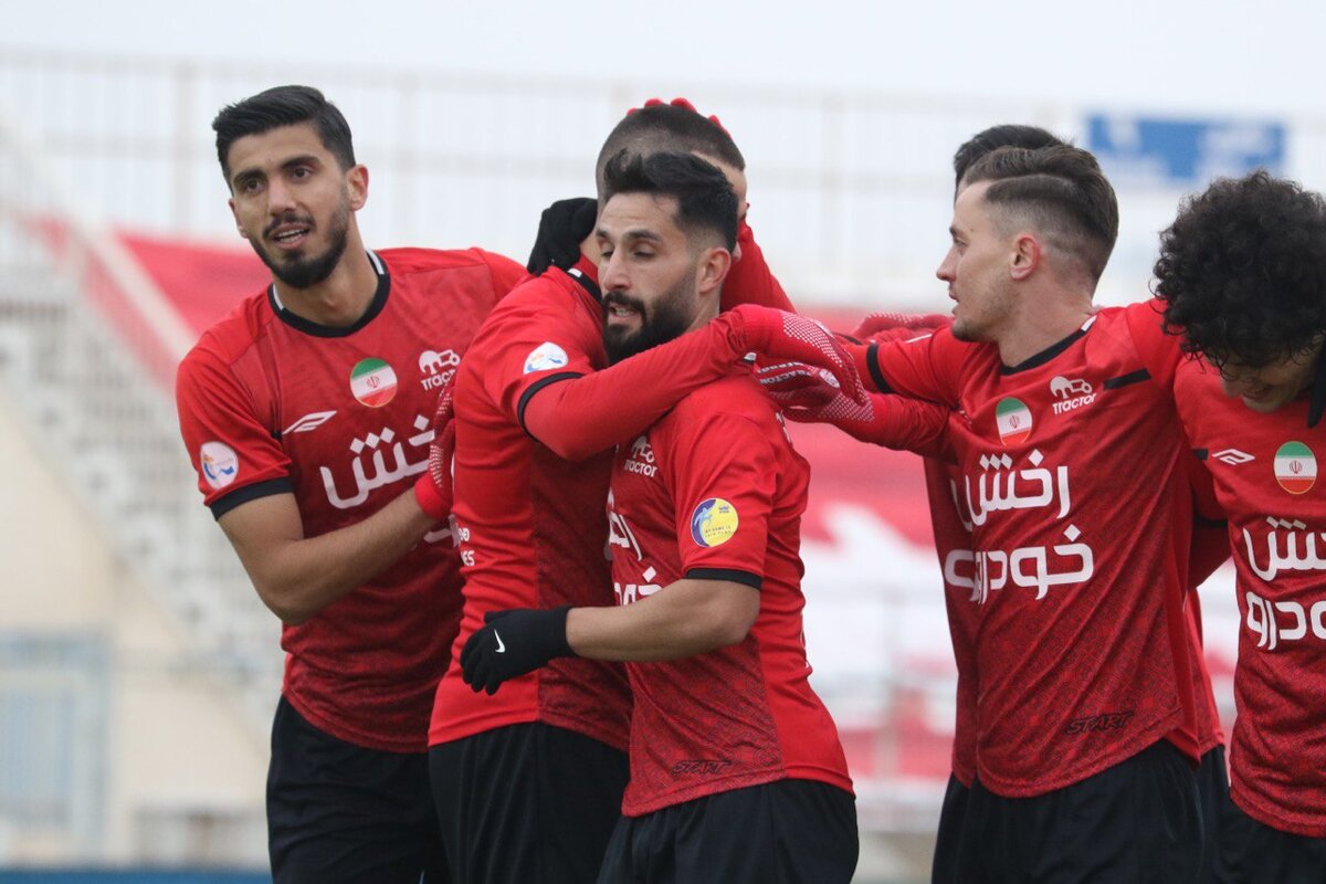 شکست استقلال در تبریز/ سپاهان تیم دوم نیم‌فصل شد