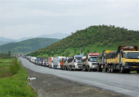 رایزنی گمرک و وزارت‌خارجه برای ترخیص ۲ ساعته ۱۸۰ کامیون کالا