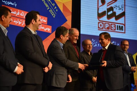 تقدیر از تولیدکنندگان داخلی فعال در زمینه بومی سازی تقدیر