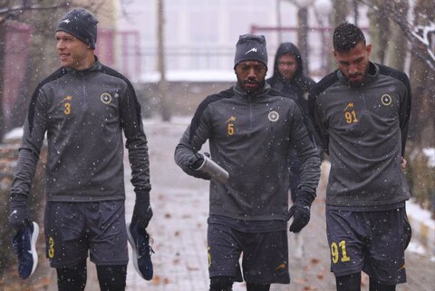 تصاویری از تمرین برفی سپاهان در روز سه‌شنبه ۲۰ دی ۱۴۰۱