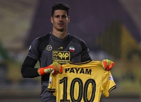 تشویق پیام نیازمند توسط هواداران سپاهان