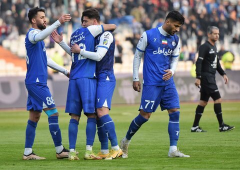 برد راحت استقلال مقابل ملوان استقلال - ملوان