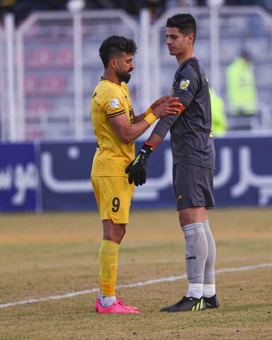 تصاویری از دیدار سپاهان و نساجی با برتری طلایی‌ها در قائم‌شهر