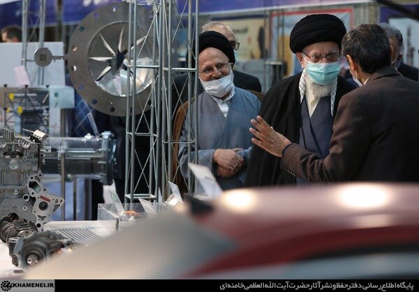 بازدید رهبر انقلاب از نمایشگاه توانمندی‌های صنعتی