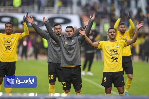 تصاویری از شب خوش سپاهانی‌ها/ گل‌گهر گلباران شد و طلایی‌ها به صدر رسیدند