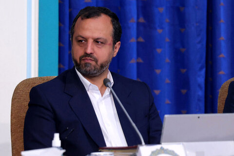 دستور وزیر اقتصاد به گمرک برای وصول مالیات ۲ درصدی از صادرات فولاد و پتروشیمی احسان خاندوزی