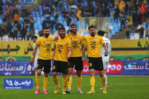 نصفجهان طلایی شد/ تثبیت صدرنشینی سپاهان بازی سپاهان ذوب آهن