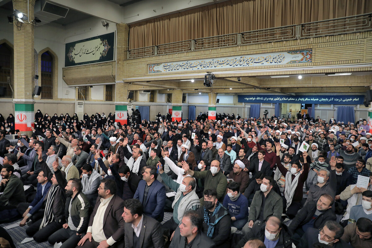 رهبر انقلاب: بهخاطر حرکت ارزشمند ۲۲ بهمن ۱۴۰۱ به ملت ایران اظهار تعظیم میکنم