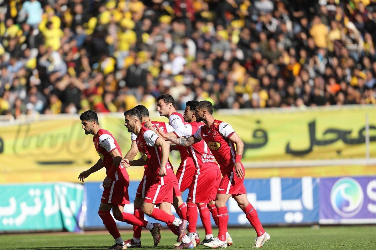باخت تلخ سپاهان در روز پراشتباه خط دفاعی/ پرسپولیس به جمع ۸ تیم رسید
