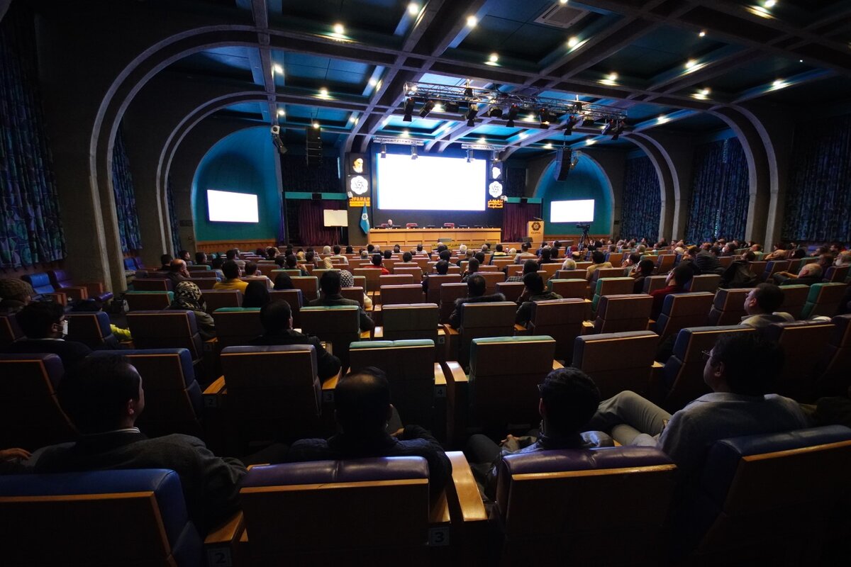 پیش‌بینی اقتصاد ایران در سال ۱۴۰۲/ ارز تک‌نرخی به نفع اقتصاد کشور است