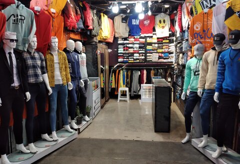 تقاضا برای پوشاک ارزان افزایش یافته است بازار پوشاک