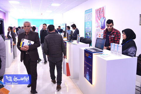 بازدید مدیرعامل فولاد مبارکه از غرفه های جشنواره نمایشگاه «مسیر زآینده»