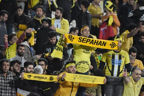 شادی و هیجان سپاهانی‌ها بعد از گل دقیقه ۹۰ به پرسپولیس را ببینید