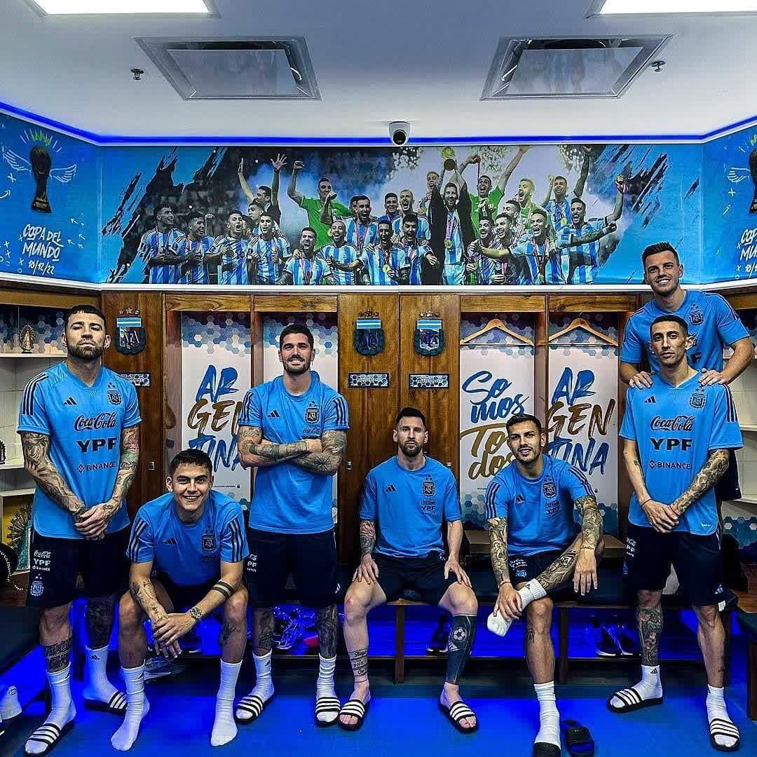 عکس جدید مسی و فاتحان جام جهانی ۲۰۲۲ در بازگشت به آرژانتین
