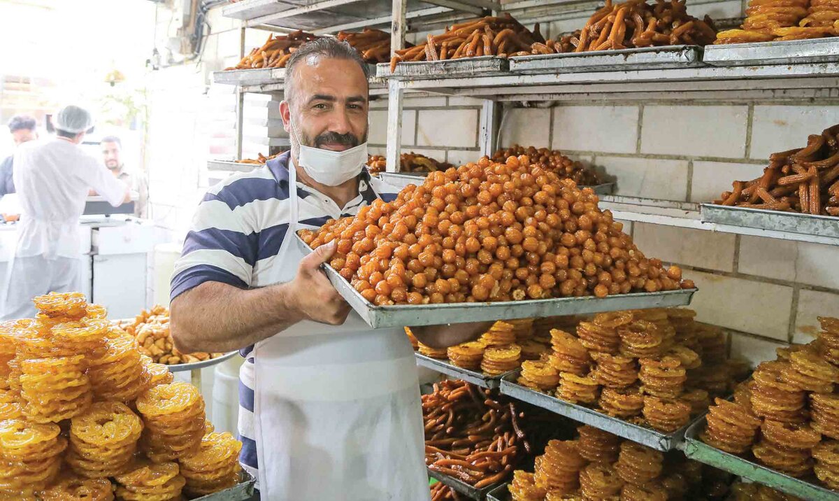 کام قنادان با خرید مسافران نوروزی شیرین می‌شود