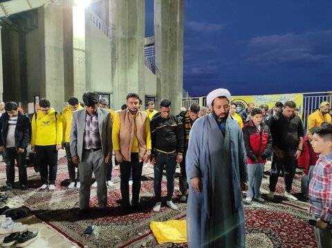 اقدام فرهنگی باشگاه سپاهان را ببینید/ هواداران در نقش‌جهان افطار کردند