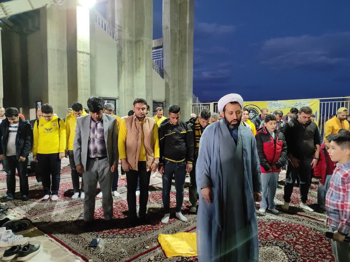 اقدام فرهنگی باشگاه سپاهان را ببینید/ هواداران در نقش‌جهان افطار کردند