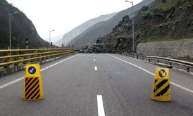 جاده چالوس و آزادراه تهران - شمال همچنان مسدود است