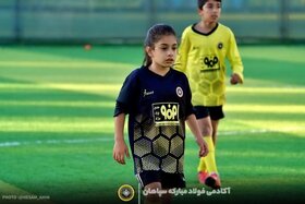 پشت پرده درخواست‌های عجیب پدر پدیده فوتبال از باشگاه سپاهان/ آرات حسینی را نجات دهید!