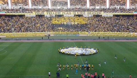 نمایش لوگوی سپاهان در میانه میدان نقش‌جهان