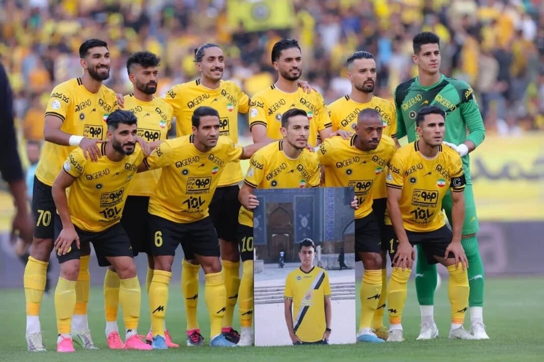 سکوی قهرمانی سپاهان در ورزشگاه باهنر
