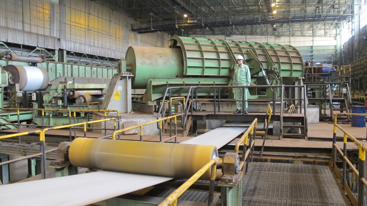 کاهش توقفات برنامه‌ریزی‌شده در خط تاندم نورد سرد فولاد مبارکه