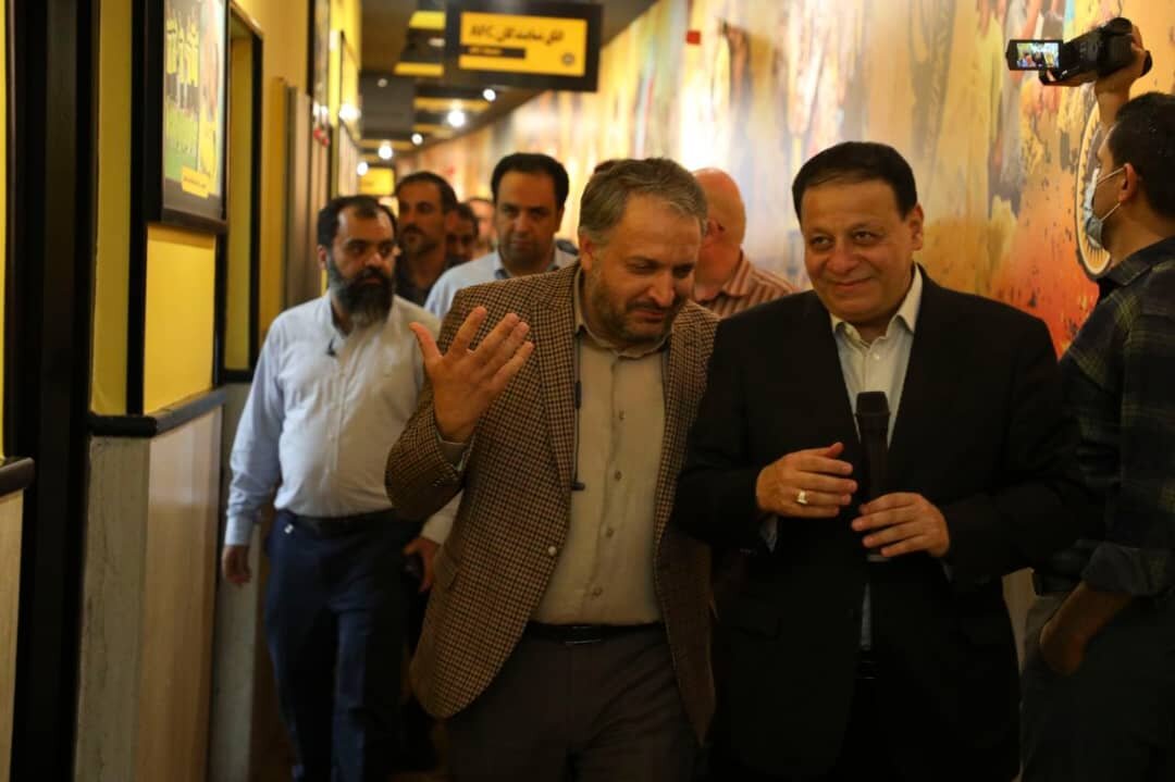 مدیران صداوسیما در ورزشگاه نقش جهان