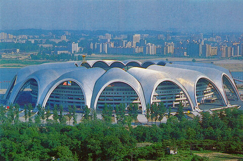 بزرگترین استادیوم فوتبال جهان کدام است؟ ورزشگاه یکم مِی پیونگ یانگ