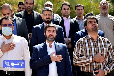 ادای احترام جمعی از کارکنان گروه فولاد مبارکه به مقام شهید سپهبد حاج قاسم سلیمانی