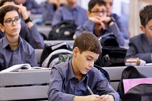 کلاس‌های بالای ۴۰ دانش‌آموز جمع می‌شود