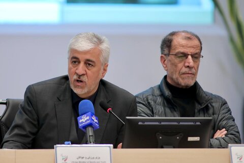 وزیر ورزش کارت زرد گرفت حمید سجادی