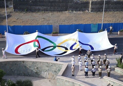 اهتزاز پرچم المپیک در ایران