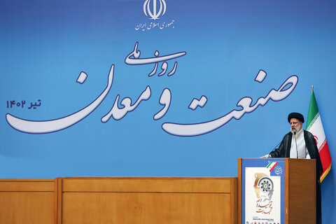 تولید امروز نقطه قوت ماست و برای کشور ایجاد قدرت میکند/ رکوردشکنی تجارت در ۴۰ سال گذشته 
 رئیسی