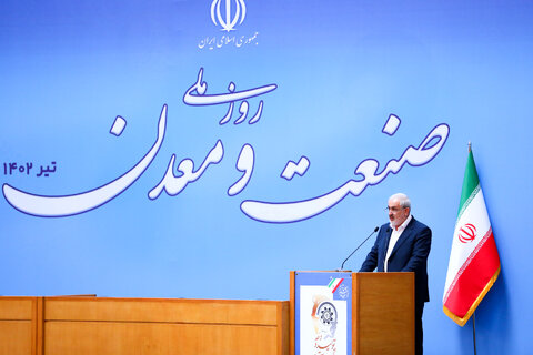 سهم ۳۰ درصدی صنعت، معدن و تجارت در تولید ناخالص داخلی/ باید به سمت تک نرخی شدن ارز حرکت کنیم علی آبادی