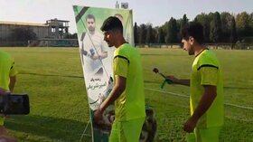 ادای احترام بازیکنان و کادرفنی ذوب‌آهن به فعالان رسانه‌ای فوتبال اصفهان